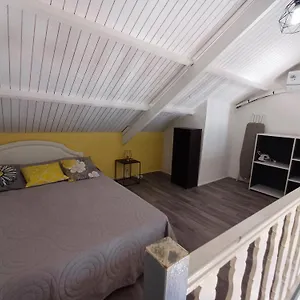 9 Lyly Location F3 Mezzanine , Sainte-Anne Martinique